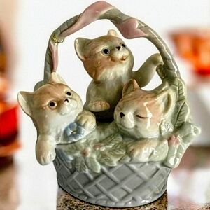 NWT. The House of Lloyd Basket of Kittens